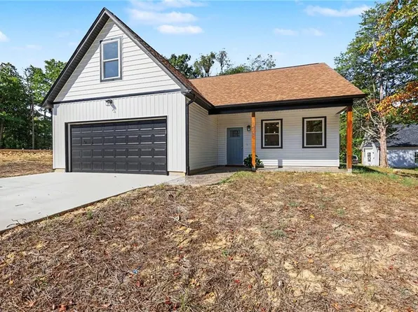 176 Old Fisher Ferry Rd, Thomasville, NC 27360
