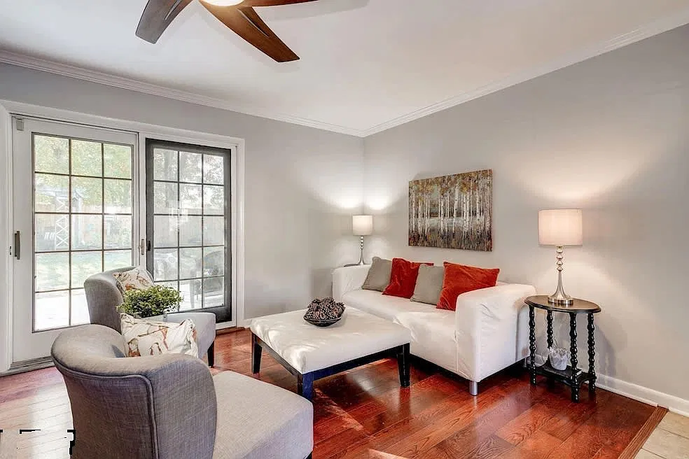 3 bed, $2,000 — Photo 1