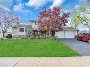 40 Creamer Dr, Sayreville, NJ 08872