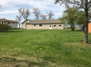 152 5th St N, Casselton, ND 58012