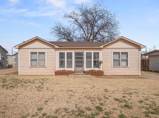 107 Hickory St, Levelland, TX 79336