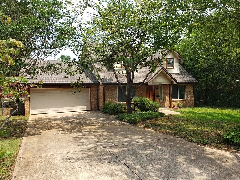 501 Atkerson Ln — Photo 1