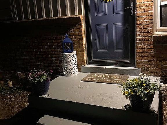 4th image of 10406 Fox Ave