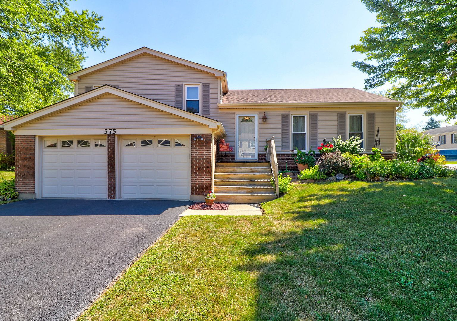 575 Dalton Ln, Roselle, IL 60172 | Zillow