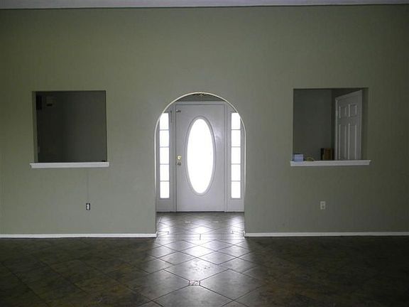 2nd image of 1405 Oak Hollow Dr