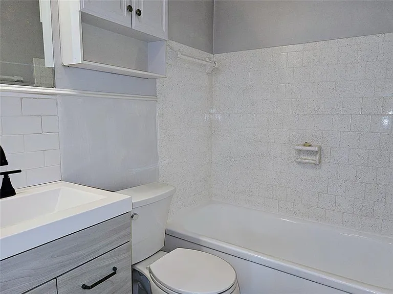 6801 48th Ave N #B — Photo 16