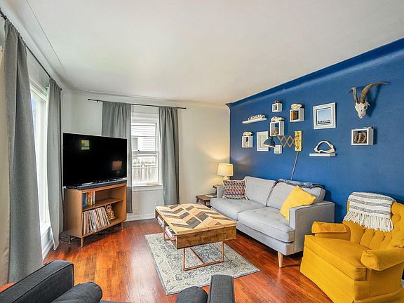 4th image of 849 Eleanor St NE