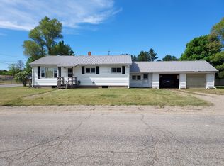 610 N Cedar St, Evart, MI 49631