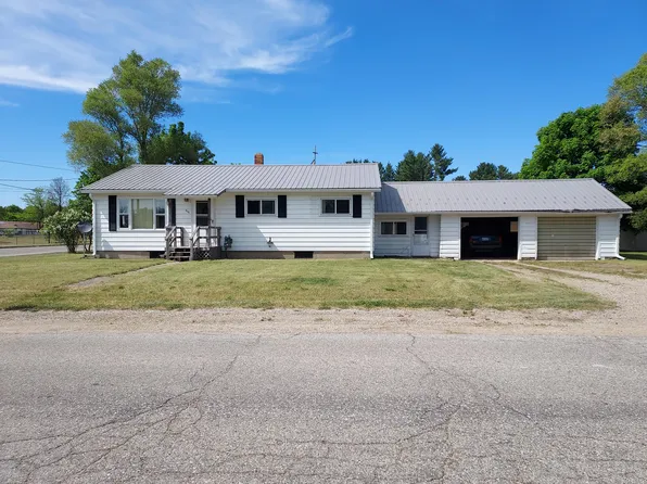 610 N Cedar St, Evart, MI 49631