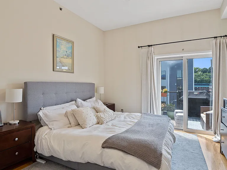 416 Monroe St #4R — Photo 8