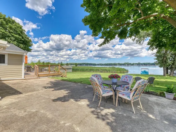 2818 Peninsula AVENUE, Delafield, WI 53018