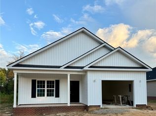 604 Cypress St, Roseboro, NC 28382