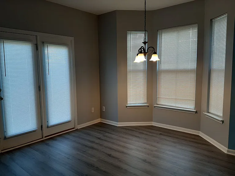 194 Avonshire Dr — Photo 6