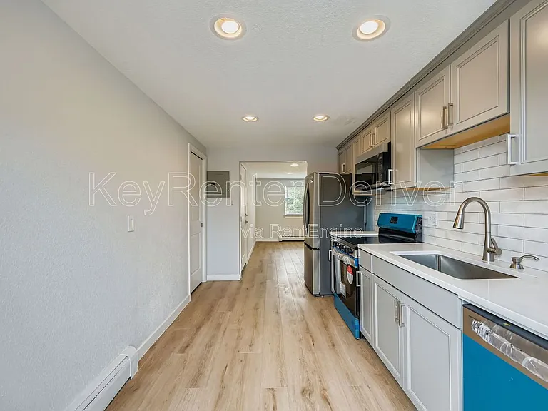 2356 S Linden Ct #C — Photo 7