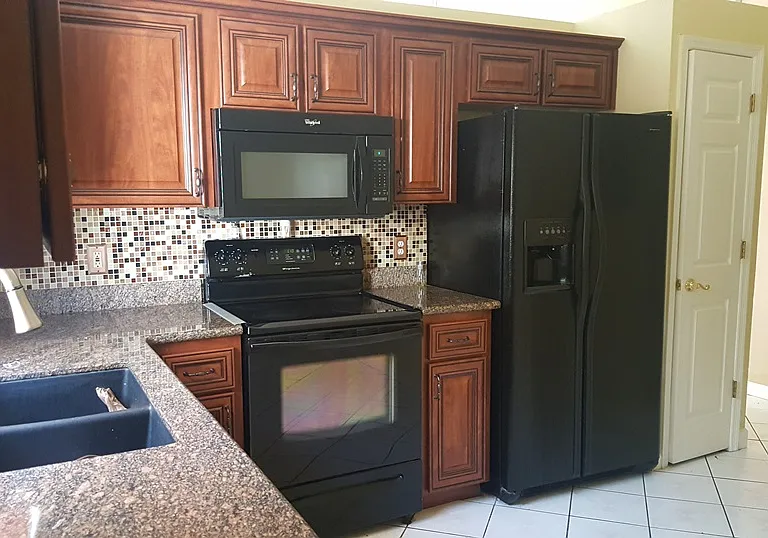 404 San Gabriel St — Photo 8