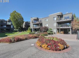 5624 SW Riverside Ln APT 6, Portland, OR 97239