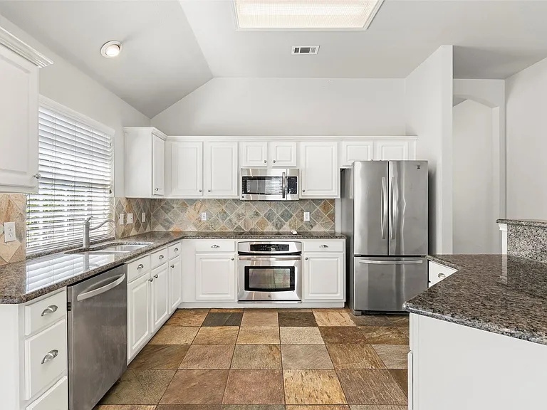 6721 Misty Hollow Dr — Photo 9