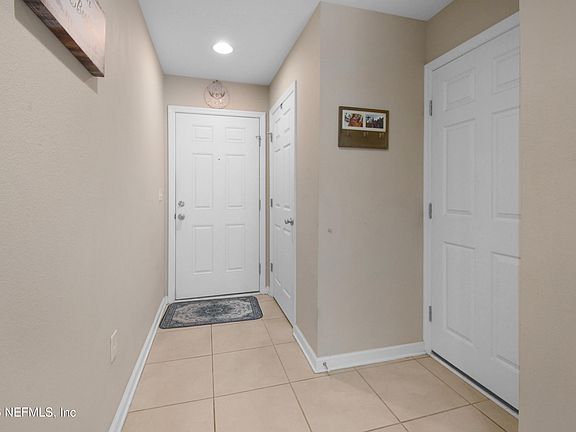 3rd image of 28 ISLANDER Court