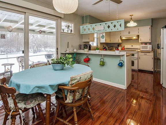 Kitchen / Breakfast Room