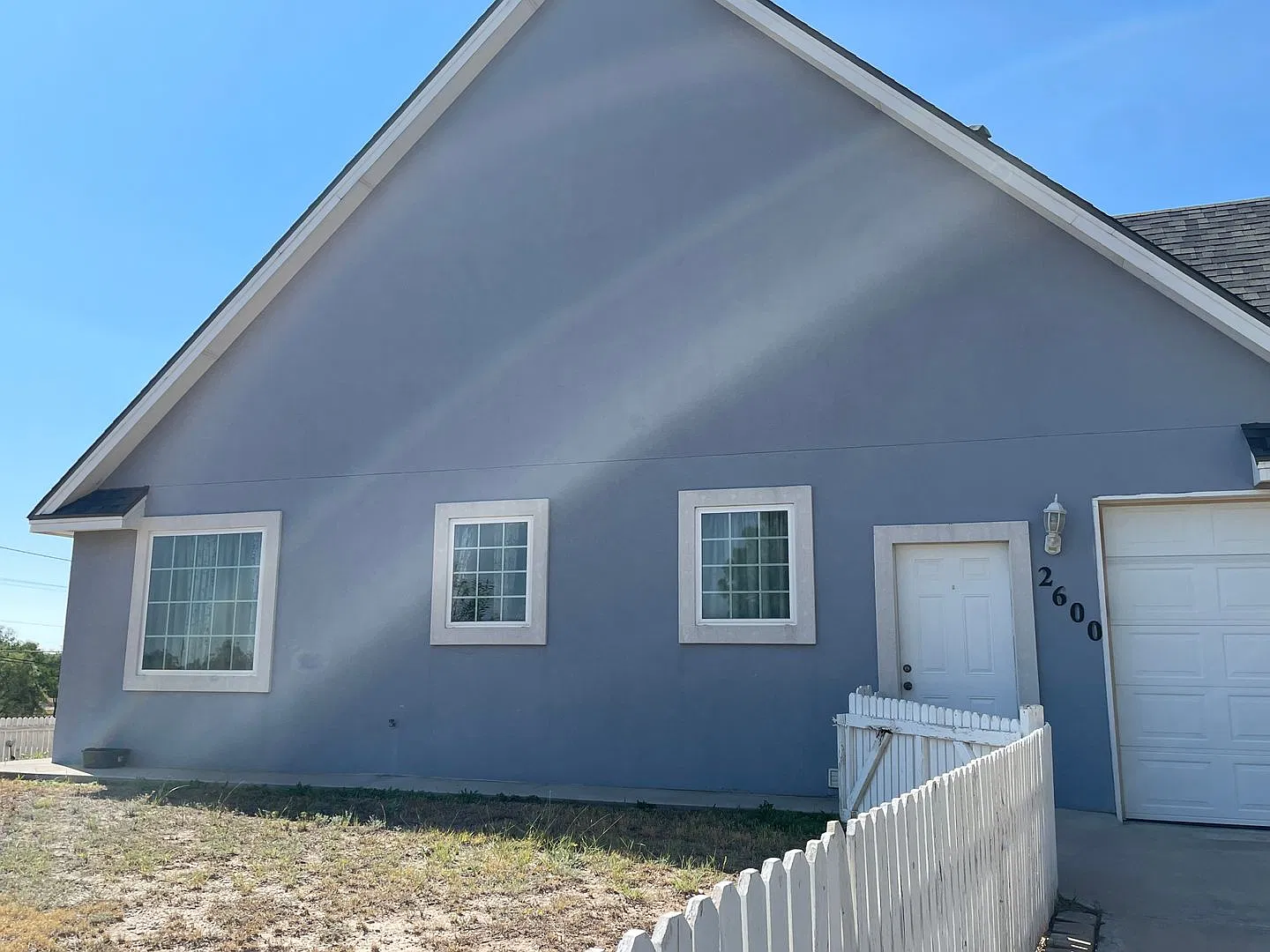 Large home with bonus room in Enchanted Lands Area! — Photo 2