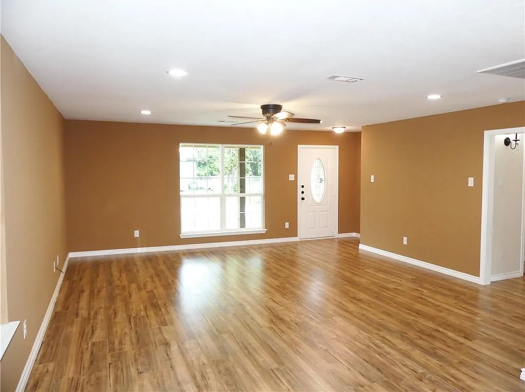 214 Braz Street; Bonham, TX 75418 - 1 — Photo 3