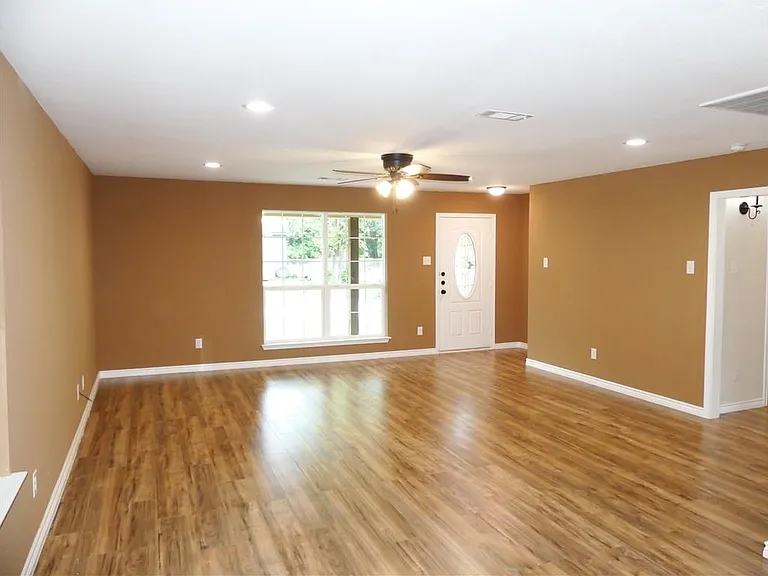 214 Braz St — Photo 3