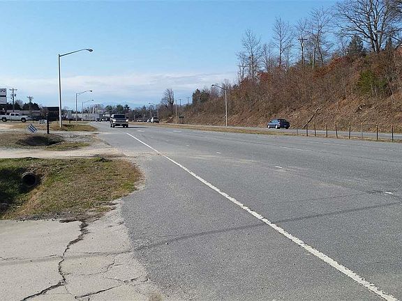 4th image of 2124 Hickory Blvd