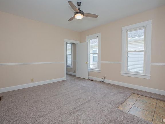 4th image of 1122 Henning Ave