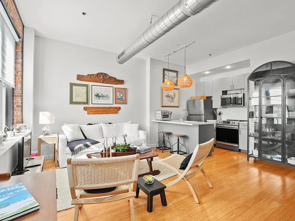 881 Lafayette Blvd #1D