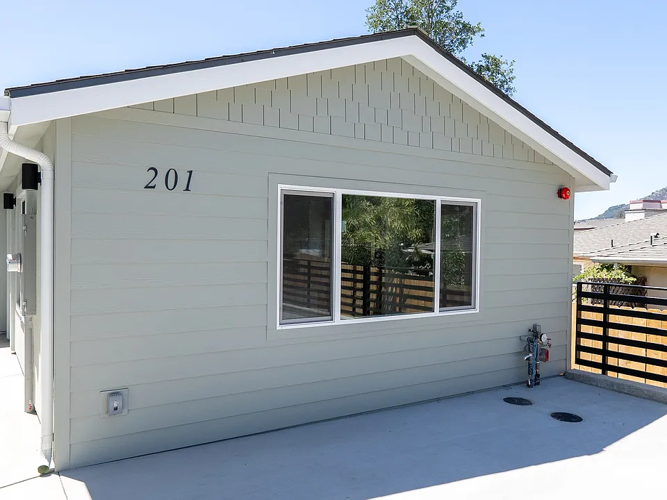 201 Carpenter St