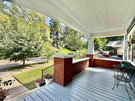 4th image of 2505 Oakridge Rd