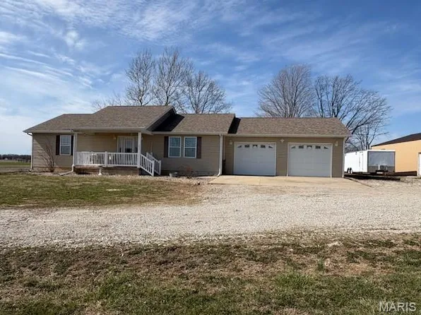 1013 Z And Z Rd, Greenville, IL 62246