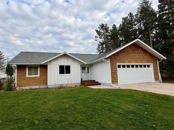 744 Lenmark Ln, Badger, MN 56714