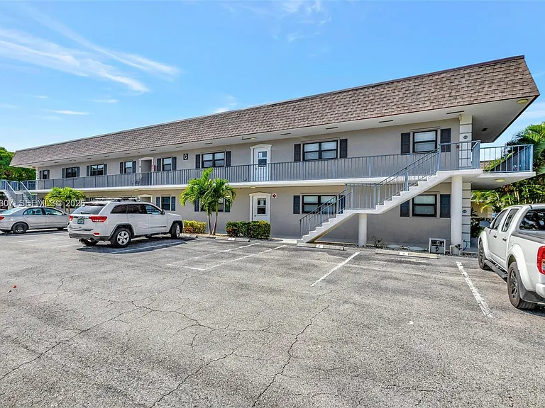 755 Saturn St #G202 — Photo 51