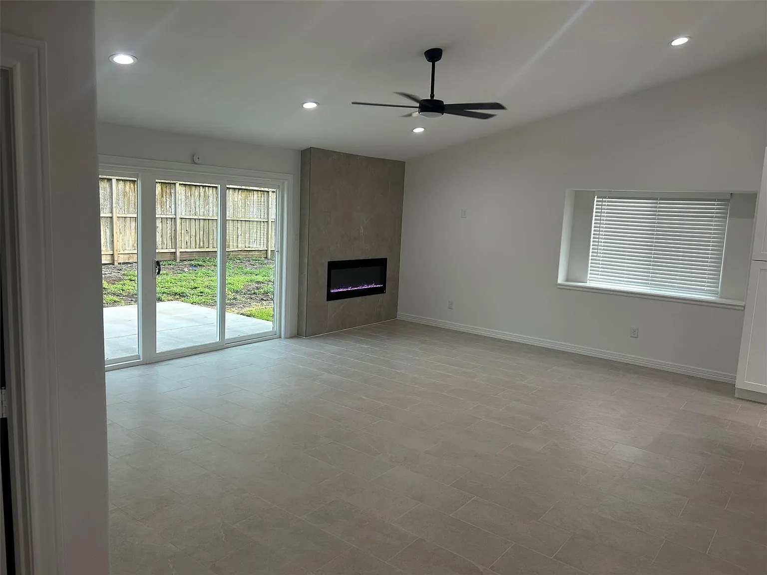 4 bed, 2.0 bath, 1593 sqft, $2,400 — Photo 3