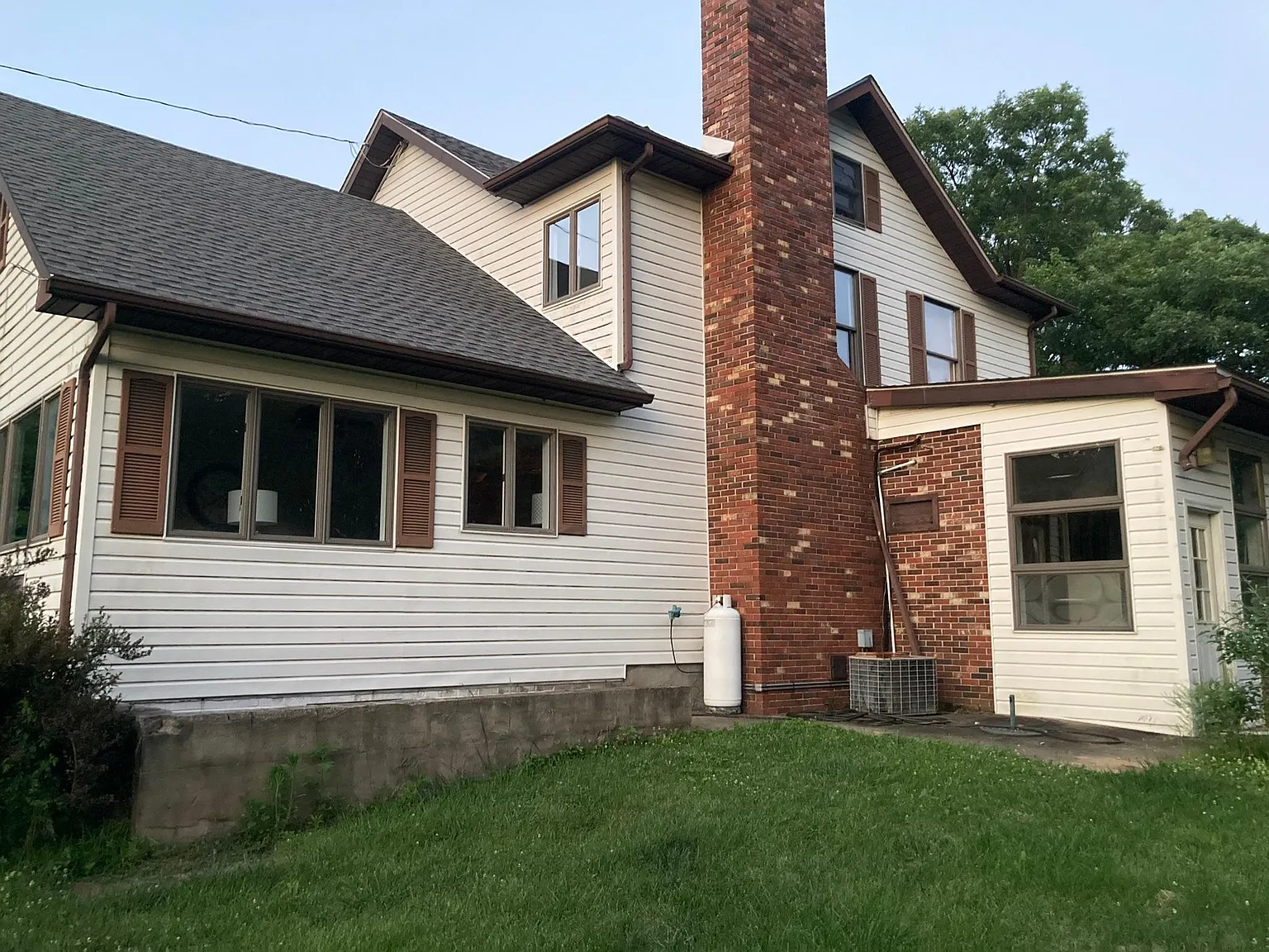 5 bed, 3960 sqft, $2,900 — Photo 4