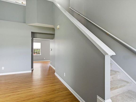 5th image of 103 Briar Hollow Dr