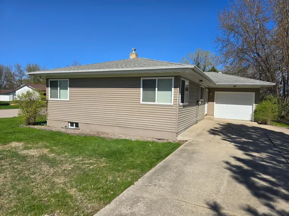 2007 2nd St, Lake Park, MN 56554