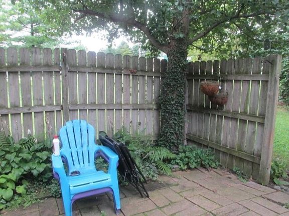 4th image of 2038 Lynn Gay Cir