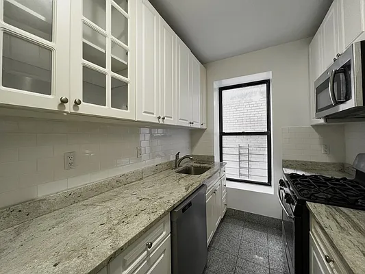 Rented by AZ REALTY NYC LLC | media 11