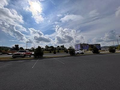 4th image of 112 Volunteer Pkwy