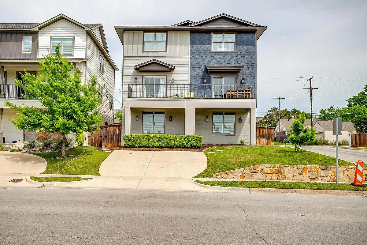 Building Photo - 2539 McCart Ave #2539
