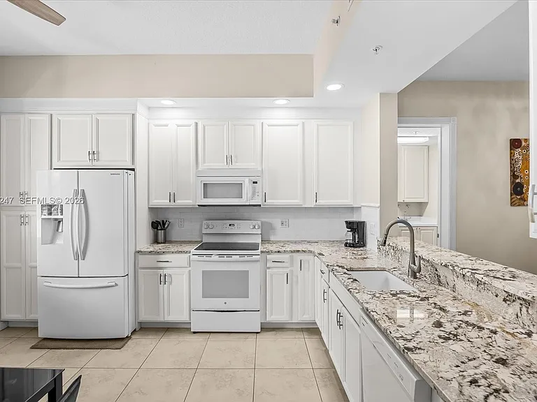38 Harbour Isle Dr #104 — Photo 3