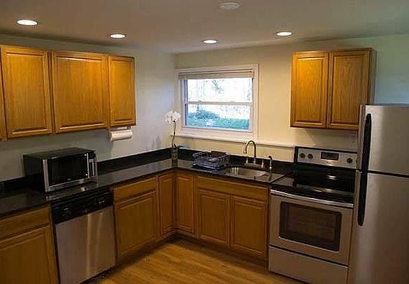 3rd image of 955 Homestead Ave #A