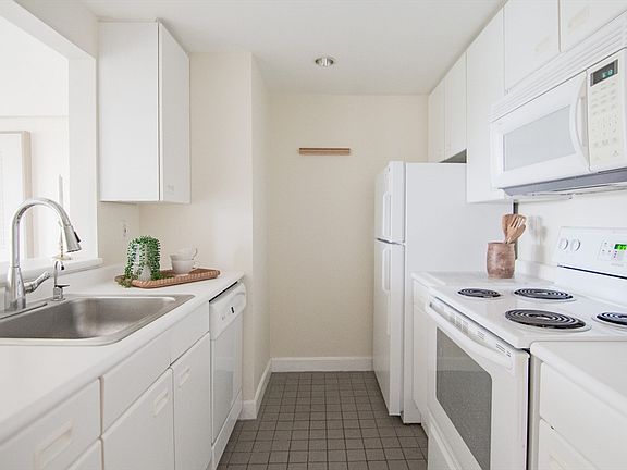5th image of 931 Massachusetts Ave APT 902
