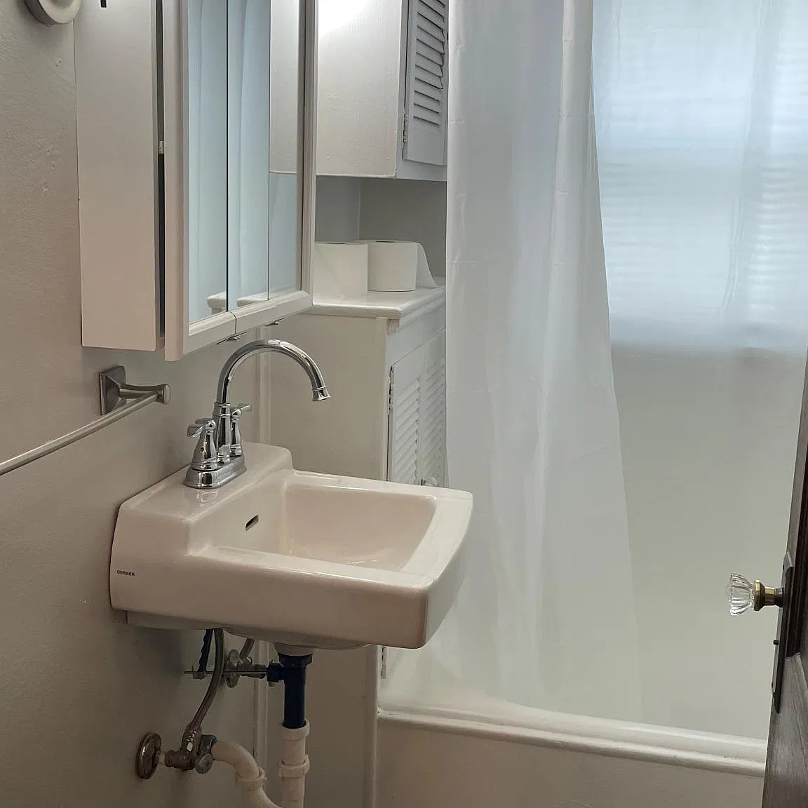 825 Hudson Avenue — Photo 3
