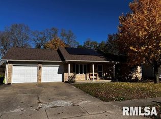 18 Gettysburg Dr, Jacksonville, IL 62650