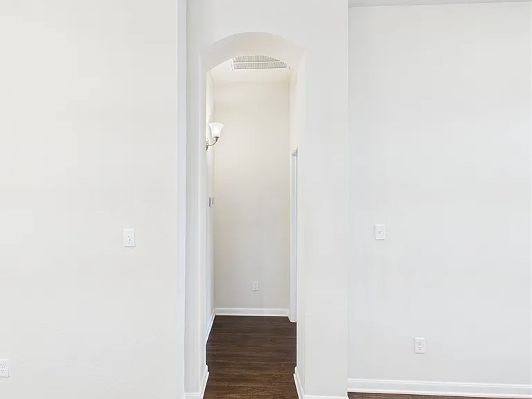 2102 Polmont Dr — Photo 9