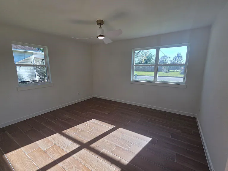 803 Coleman St — Photo 14