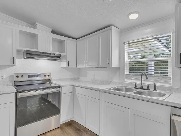 431 N Hill Rd — Photo 2